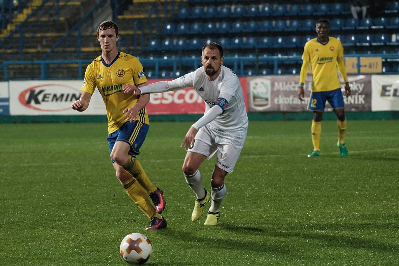 Fotbalisté Zlína (ve žlutém) v nedělním 11. kole  doma nečekaně vysoko podlehli Mladé Boleslavi 1:5.