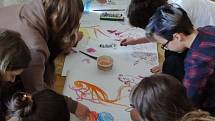 Výtvarného kurzu krajinomalby se zúčastnili studenti dvou škol.