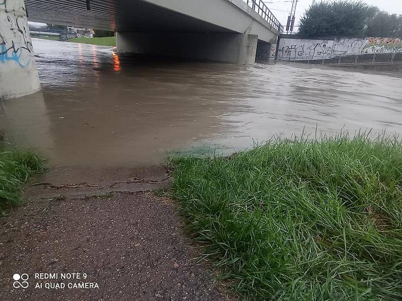 Ve Zlínském kraji stoupají hladiny řek. V Otrokovicích je na maximu Dřevnice.