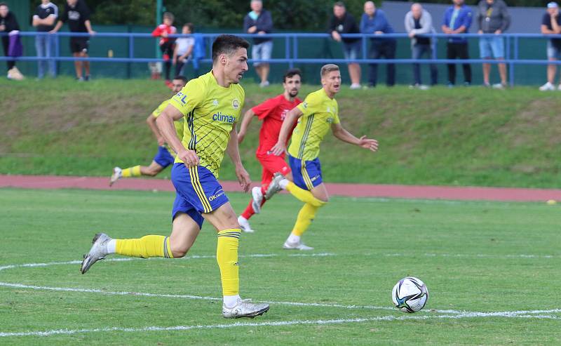 Fotbalisté Zlína (žluté dresy) ve 2. kole MOL Cupu zdolali domácí Blansko 4:1.