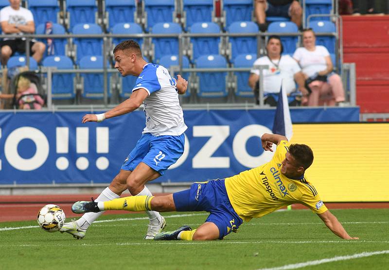 Fotbalisté Baníku Ostrava (v bílém) v utkání 3. kola FORTUNA:LIGY proti Trinity Zlín.