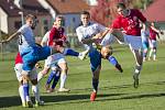 Fotbalisté Uherského Brodu (v červených dresech) v 11. kole Fortuna MSFL zničili Otrokovice 5:0