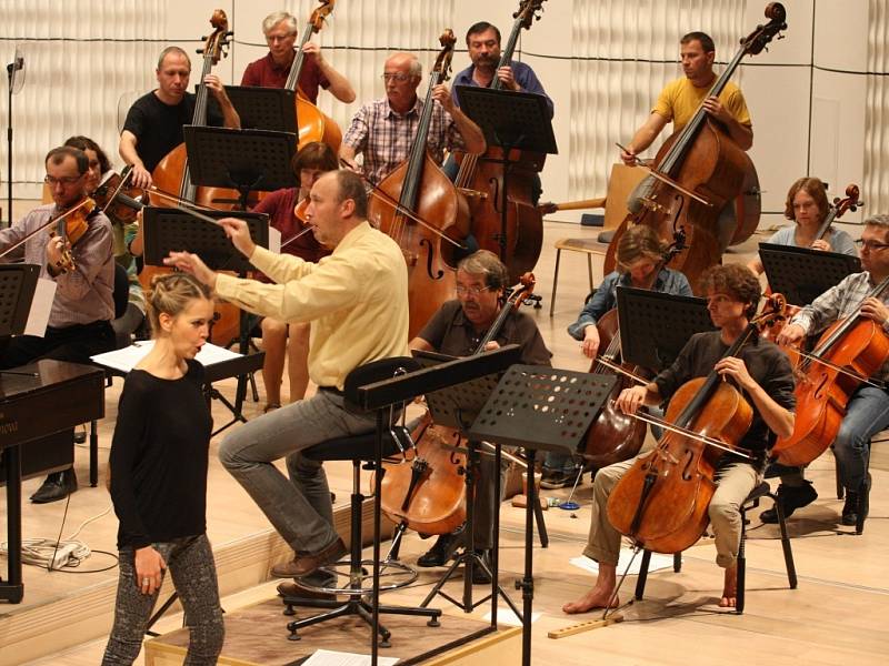 Operní hvězda Mojca Erdmann s filharmonií Bohuslava Martinů na festivalu Harmonia Moraviae 2013 ve Zlíně.