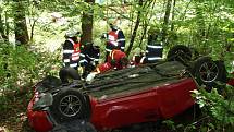 U Horní Lhoty došlo k havárii osobního auta zn. Mazda 323F a následně k dopravní nehodě motocyklu zn. Yamaha a osobního auta zn. Š pick-up.