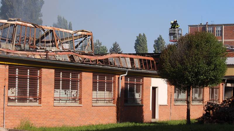 Masivní požár v areálu Toma Otrokovice