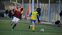 Fotbalistky Zlína (žluté dresy) v posledním podzimním zápase druhé ligy žen prohrály na Vršavě se Spartou Praha B 1:4 a přezimují poslední.