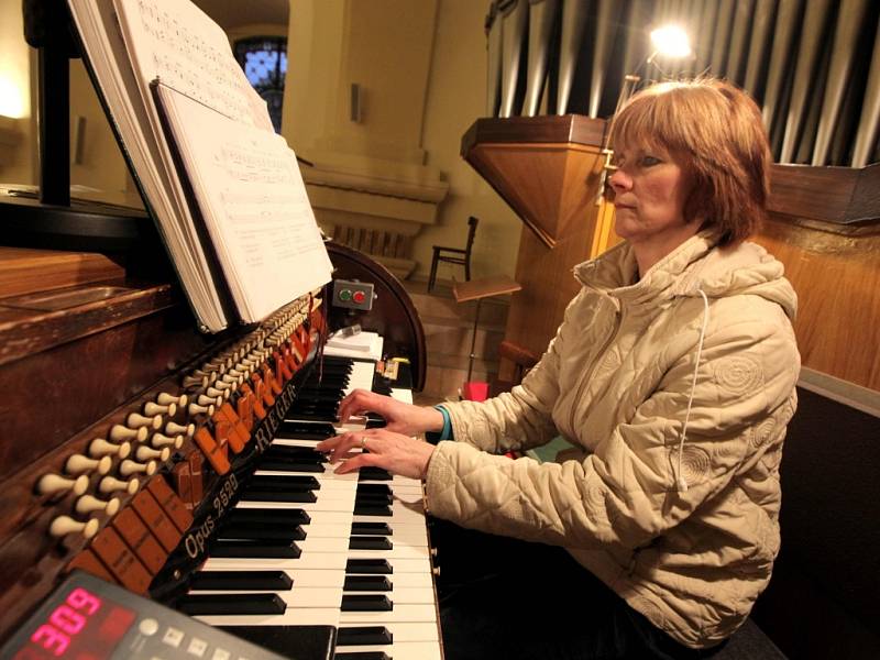 Popeleční středa v kostele sv. Filipa a Jakuba ve Zlíně.