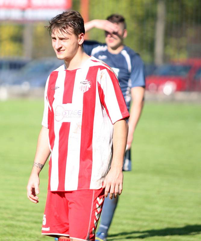 Fotbalisté Brumova (bílo-červení) v 11. kole divize E remizovali v derby se Slavičínem 1:1.