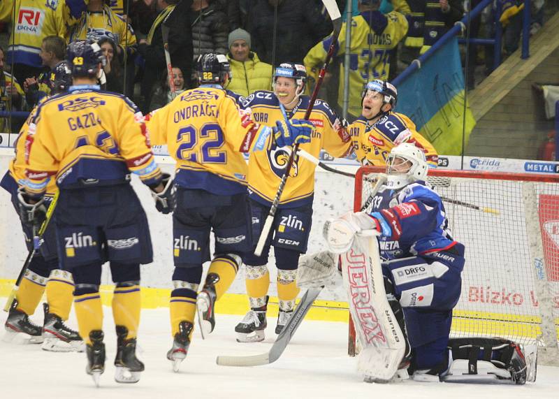 Extraligoví hokejisté PSG Berani Zlín (ve žlutém) po reprezentační přestávce v rámci 21. kola doma hostili Kometu Brno.