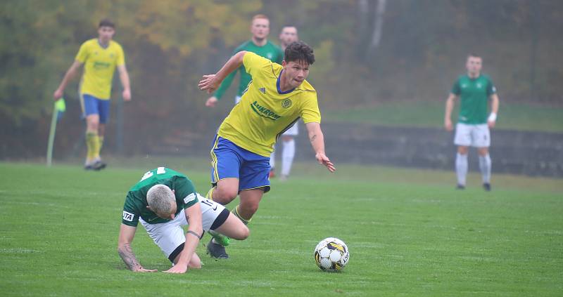 Fotbalisté Zlína B (žluté dresy) v posledním domácím zápase podzimní části třetí ligy podlehli Hlučínu 2:3.