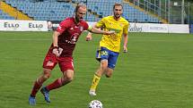 Fotbalisté Zlína (ve žlutých dresech) prohráli v 5. kole FORTUNA:LIGY se Sigmou Olomouc 0:1