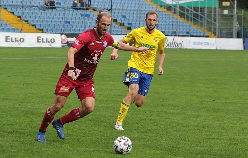 Fotbalisté Zlína (ve žlutých dresech) prohráli v 5. kole FORTUNA:LIGY se Sigmou Olomouc 0:1