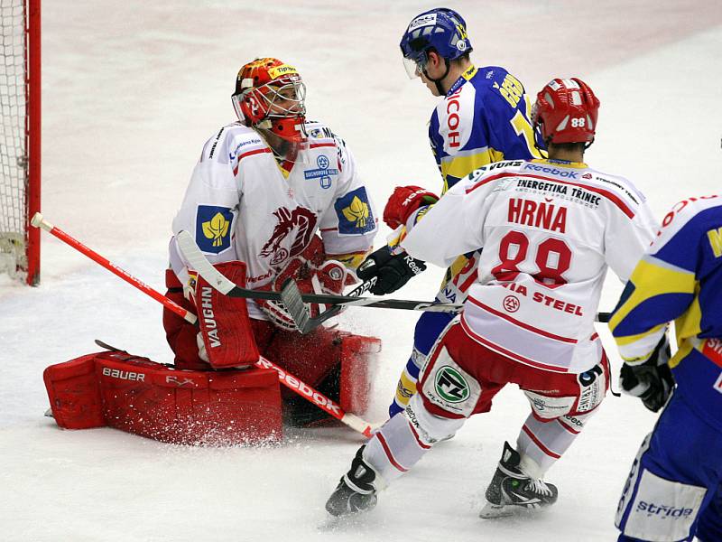 Hokejisté Zlína si poměřili ve čtvrtek 1. března síly v druhém zápase předkola Tipsport Extraligy s třinečtími Oceláři.