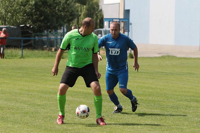 Fotbalisté Lužkovic - Želechovic ve 25. kole krajské I. B třídy doma zdolali Malenovice 5:2.