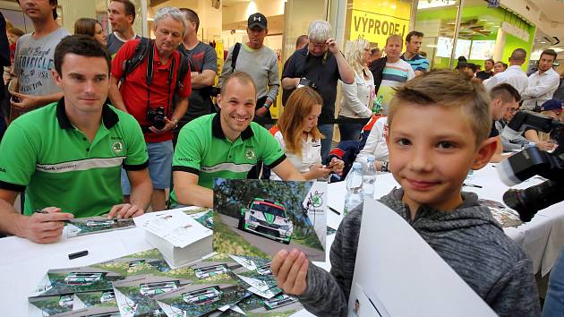 Autogramiáda jezdců Barum Czech Rally Zlín 2017 v obchodním centu Zlaté jablko ve Zlíně.