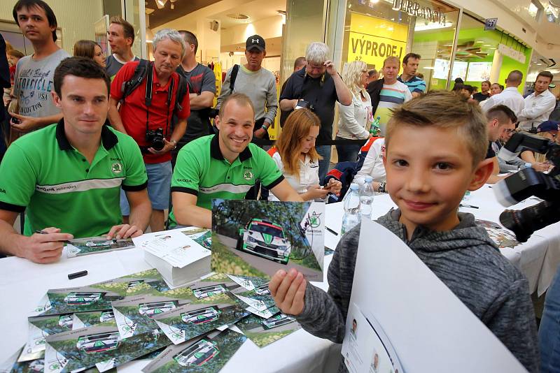 Autogramiáda jezdců Barum Czech Rally Zlín 2017 v obchodním centu Zlaté jablko ve Zlíně.