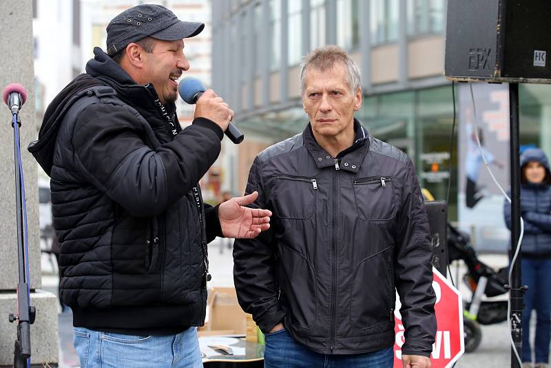 Demonstrace proti ministryni spravedlnosti Marii Benešové na náměstí T. G. Masaryka ve Zlíně, 13. 5. 2019