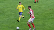 Fotbalisté Zlína (ve žlutých dresech) se ve 29. kole  FORTUNA:LIGY utkali s Pardubicemi. Foto: Jan Zahnaš