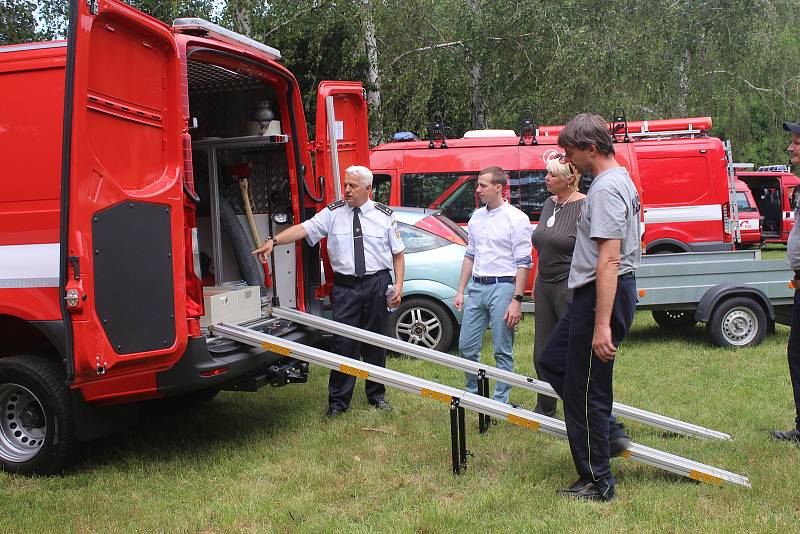 Dobrovolní hasiči z Klečůvky získali nové zásahové vozidlo.