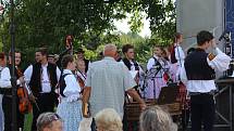 Moravské chodníčky se každoročně konají v Napajedlích. Jde o tradiční setkání folklórních souborů ze Slovácka, Valašska a Hané. Letos se sešli už po jednadvacáté.