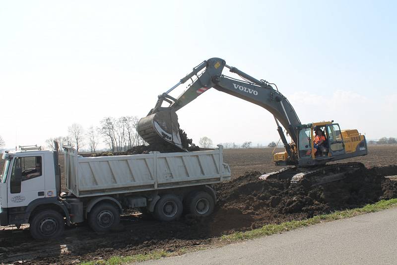 Stavba D49 od Hulína do Fryštáku, která má vést na Valašsko a napojit se na slovenskou dálniční síť k Púchovu, se již připravuje.