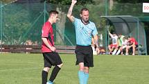 Fotbalisté Slopného (zelené dresy) si v Lize4 poradil s Drnovicemi, které díky hattricku Martina Váni zdolal 3:2. Foto: pro Deník/Jan Zahnaš