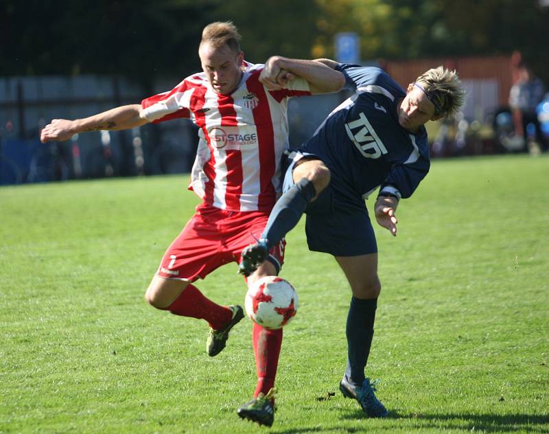 Fotbalisté Brumova (bílo-červení) v 11. kole divize E remizovali v derby se Slavičínem 1:1.