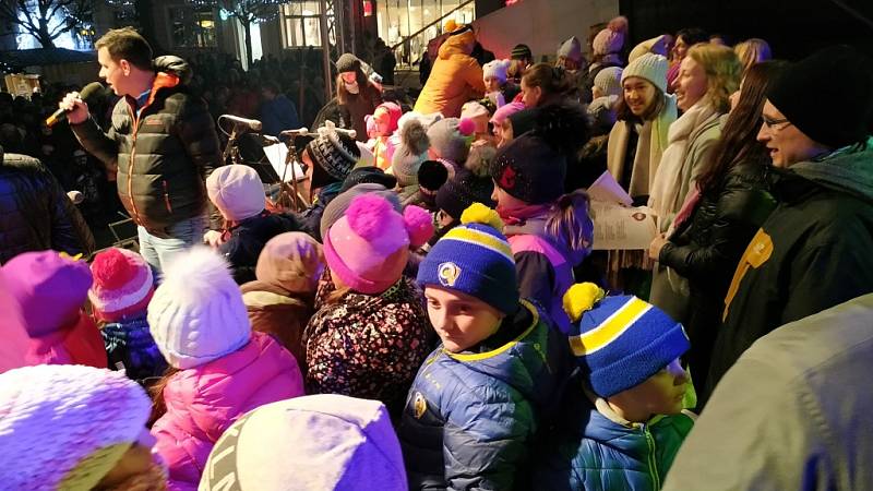 Česko zpívá koledy na náměstí Míru ve Zlíně 11. 12. 2019