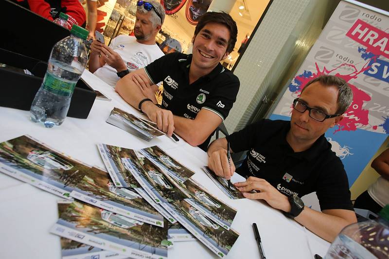 Autogramiáda jezdců Barum Czech Rally Zlín 2017 v obchodním centu Zlaté jablko ve Zlíně.