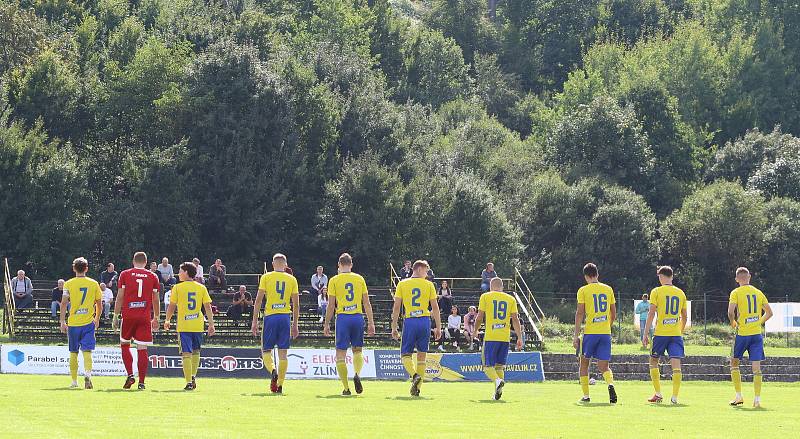 Fotbalisté Zlína B (žluté dresy) v 5. kole MSFL přehráli Znojmo 4:0. Foto: Jan Zahnaš