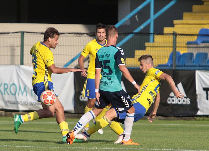 Fotbalisté Zlína (žluté dresy)  v generálce porazili slovenskou Senici 3:0. Foto: pro Deník/Jan Zahnaš