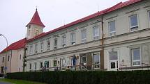 V Halenkovicích opravují tamní nejstarší budovu. Sídlí v ní první stupeň základní školy a také celá mateřinka.