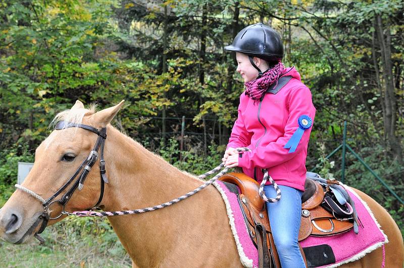 Svátek svatého Huberta připadá na 3. listopadu, v různých jezdeckých stájích se ale konají Hubertovy jízdy jako připomínka parforsních honů často již od konce září.