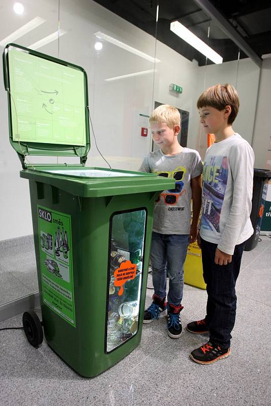 Výstava ,,Brána recyklace " hravá výstava recyklovaných výrobků v obchodním centru ve Zlíně
