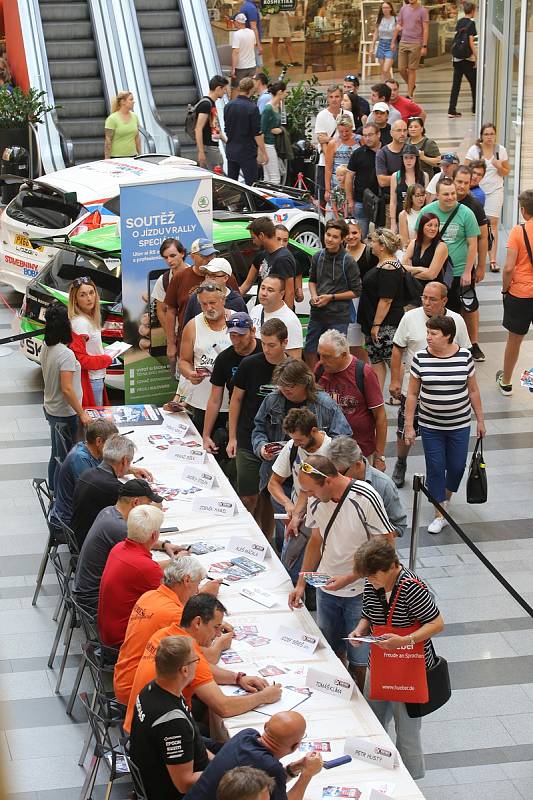 Barum rally 2019  - autogramiáda jezdců v obchodním centru Zlaté jablko