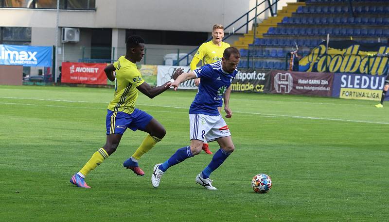 Fotbalisté Zlína (žluté dresy) v posledním domácím zápase základní části hostili Mladou Boleslav.