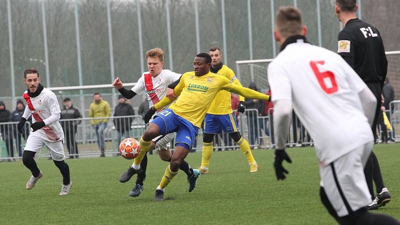 Fotbalisté prvoligového Zlína (žluté dresy) ve druhém přípravném zápase porazili slovenskou Sereď 2:1