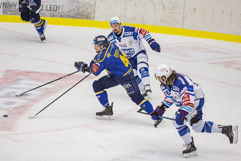 Extraligoví hokejisté Zlína (v modrém) v dohrávce 7. kola extraligy v úterý podlehli Kometě Brno 0:3.