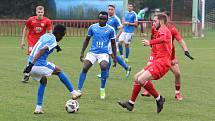 Fotbalisté Otrokovic (červené dresy) doma podlehli Baníku Ostrava "B" 1:4.