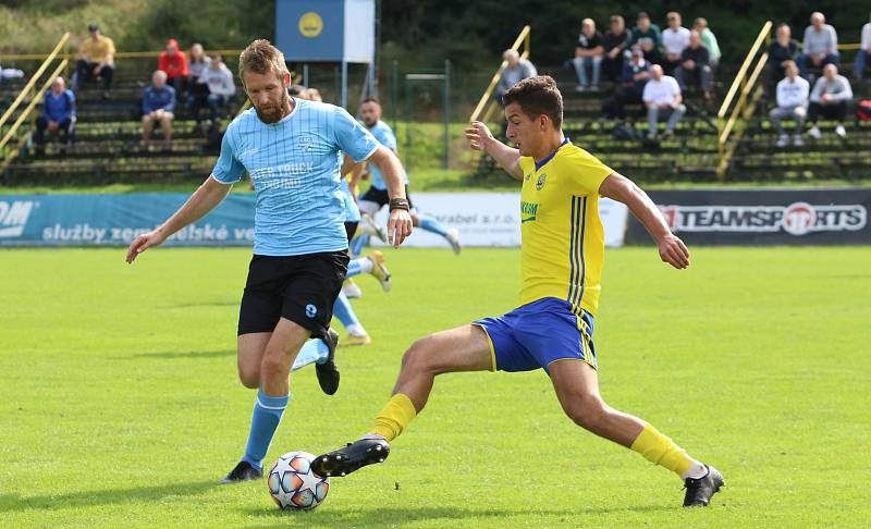 Fotbalisté Zlína B (žluté dresy) v 5. kole MSFL přehráli Znojmo 4:0. Foto: Jan Zahnaš