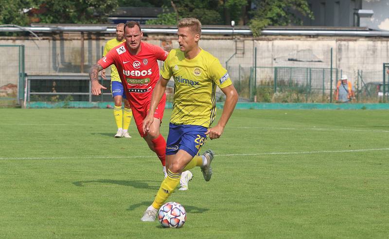 Fotbalisté Zlína (žluté dresy) v posledním přípravném zápase jen remizovali s brněnskou Zbrojovkou 1:1.
