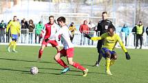 Fotbalisté Zlína (žluté dresy) v sobotním přípravném zápase zdolali třetiligovou Hanáckou Slavii Kroměříž 2:0.