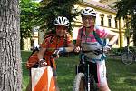 Lidka Polišenská s Evou Kašíkovou při orientačním závodu horských kol v Dřevohosticích