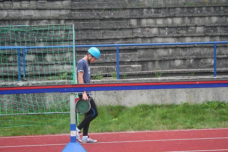 Na novém stadionu v Otrokovicích se v sobotu konalo krajské kolo požárního sportu dobrovolných hasičů.