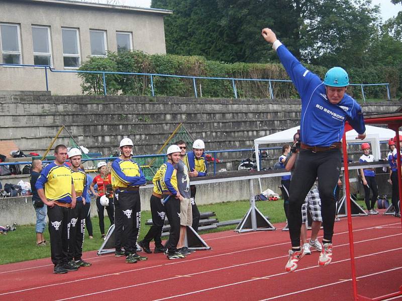 Na novém stadionu v Otrokovicích se v sobotu konalo krajské kolo požárního sportu dobrovolných hasičů.