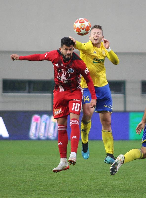 Fotbalisté Fastavu Zlín (ve žlutém) v sobotním 16. kole FORTUNA:LIGY hostili na Letné Sigmu Olomouc. Na snímku  Cedidla, Yunis