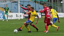 Fotbalisté Zlína (ve žlutých dresech) prohráli v 5. kole FORTUNA:LIGY se Sigmou Olomouc 0:1