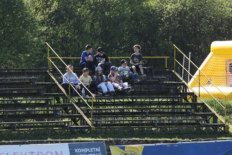 Krajské finále McDonald’s Cupu si v úterý na zlínské Vršavě podmanili žáci Základní školy Sportovní v Uherském Hradišti, kteří v obou kategoriích postoupili do celostátního finále.