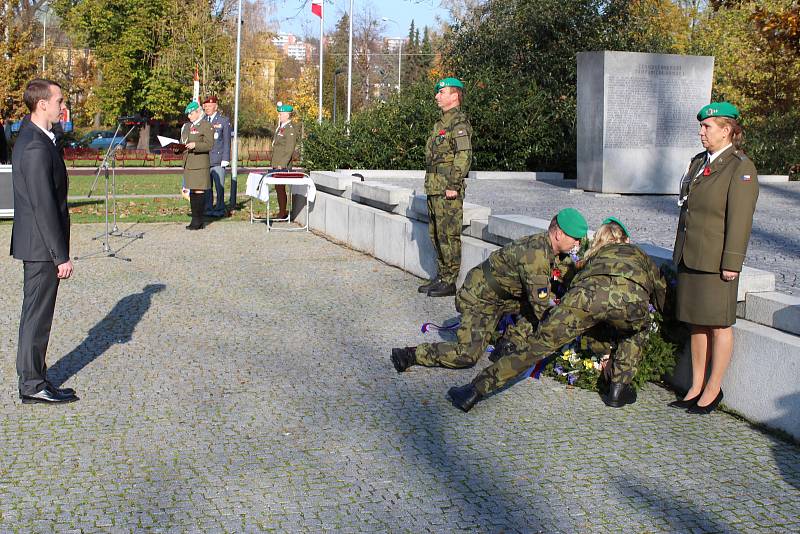 Slavnostní akt předávání praporu aktivním zálohám se konal v Den válečných veteránů 11. listopadu.