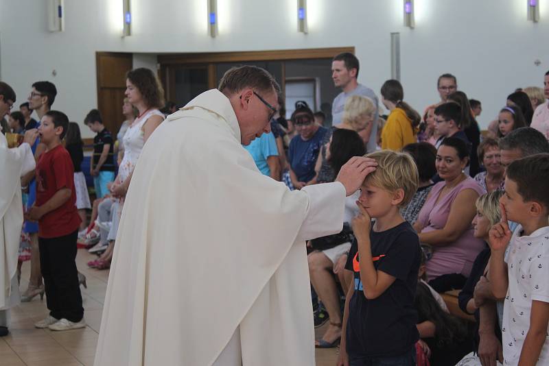 První školní den v  16. ZŠ Okružní, a Církevní základní škole a mateřská škole ve Zlíně.